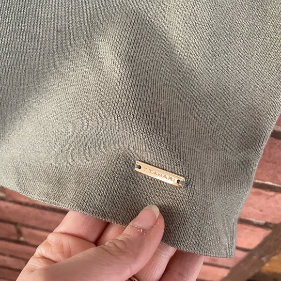 Soft Tahari Stretch Mock Neck Lightweight Sweater Sz M - Picture 2 of 5